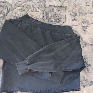 FREE PEOPLE off-shoulder sweatshirt navy